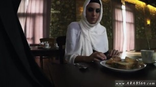 Muslim Xxx Hungry Woman Gets Food And Fuck